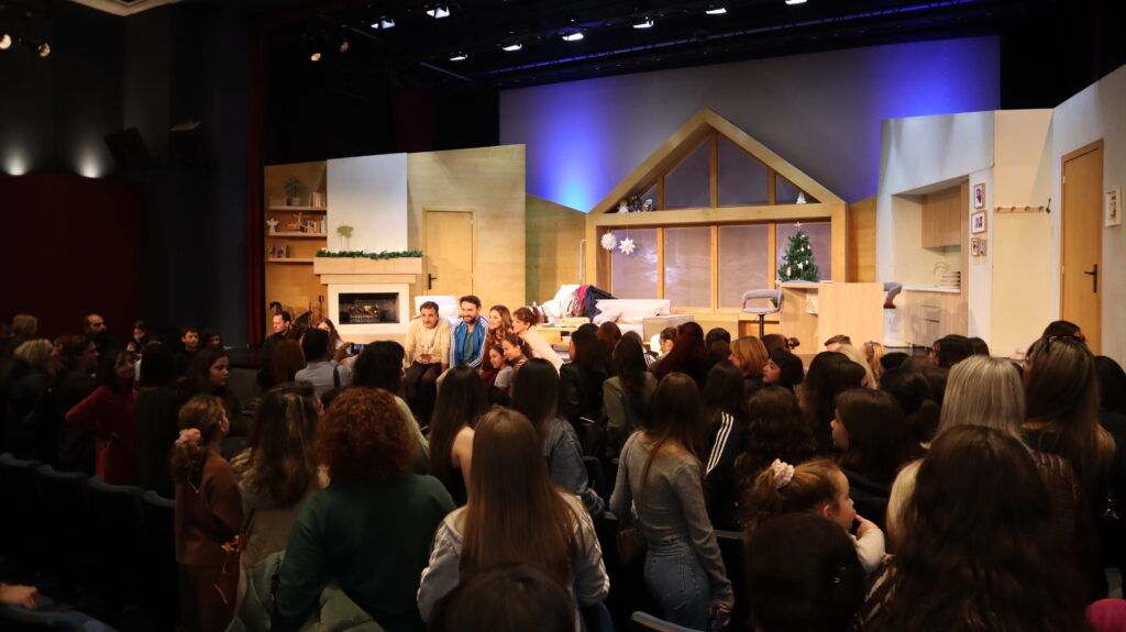 Από την παγωμένη Λαπωνία, στην ζεστή αγκαλιά των πρωταγωνιστών της παράστασης